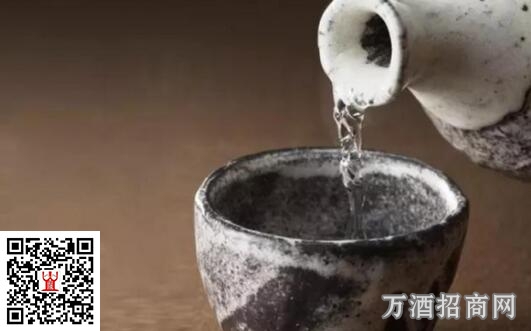 中国酒文化的独特“表现”方式——迟到罚酒